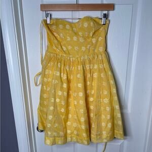 Bright Yellow Mini Dress  w Embroidered Flowers & Sweetheart Neckline Size Small